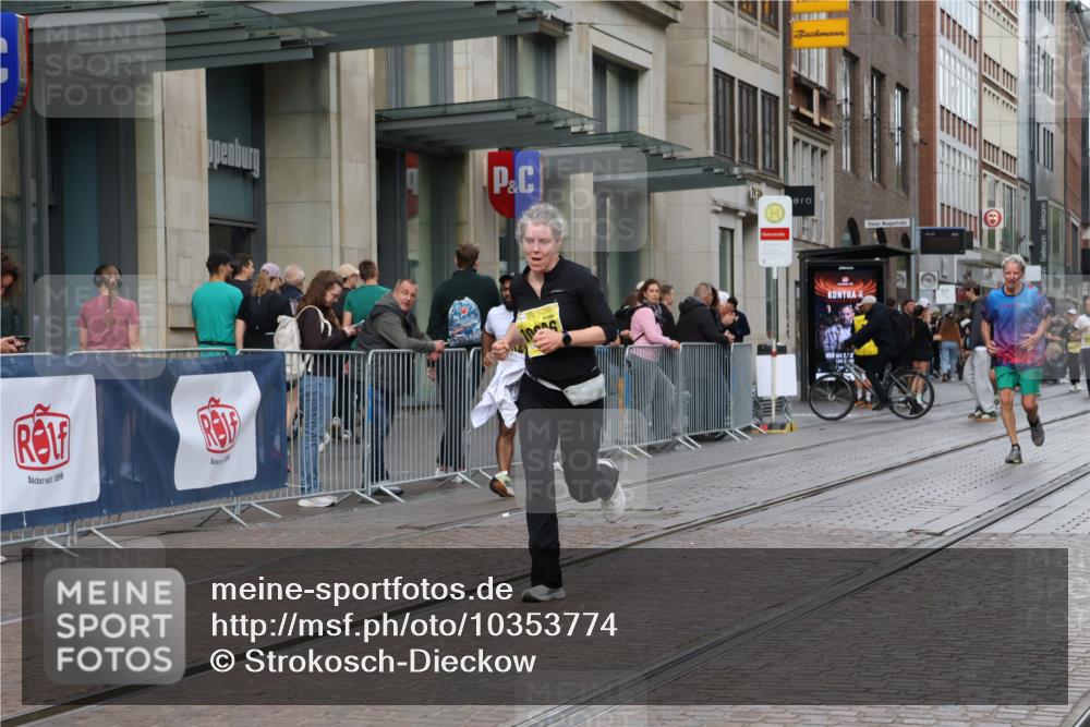 13.09.2026 - 21. swb-Marathon Bremen Strokosch-Dieckow http://msf.ph/oto/10353774 13.09.2026 11:15:15 Ziel 10572, 10606, 11504, 12137, 10271, 10325, 10605, 10752, 11424, 11673, 11694, 11810, 11974, 11990, 12110, 12333 meine-sportfotos.de