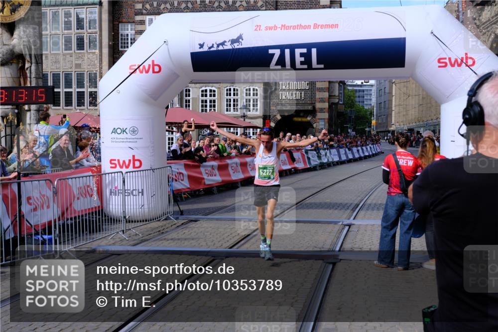 13.09.2026 - 21. swb-Marathon Bremen Tim E. http://msf.ph/oto/10353789 13.09.2026 12:44:04 Ziel 1567, 5212 meine-sportfotos.de