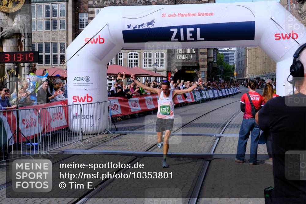 13.09.2026 - 21. swb-Marathon Bremen Tim E. http://msf.ph/oto/10353801 13.09.2026 12:44:04 Ziel 1567, 5212 meine-sportfotos.de