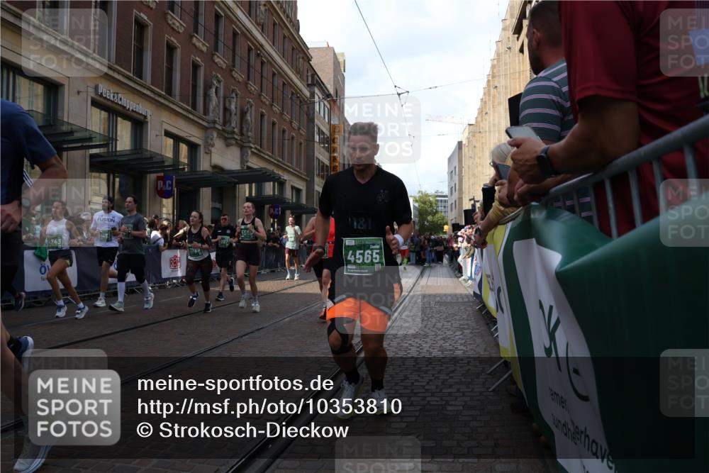 13.09.2026 - 21. swb-Marathon Bremen Strokosch-Dieckow http://msf.ph/oto/10353810 13.09.2026 13:33:07 Ziel 831, 1124, 2283, 2393, 2960, 2980, 3562, 4052, 4219, 4243, 4260, 4492, 4536, 4543, 4565, 5040, 5324, 5560, 5660, 5726, 5790, 5861, 5862, 5914, 6256, 6421, 6597, 6614, 6777, 6844, 6882, 6915, 6997, 7145, 7421, 7467, 7523, 7789, 7863, 8093, 8177, 8501, 8599, 8602, 8691, 9206, 9508, 9616, 9856, 9883, 10114, 13078, 13084, 891, 1532, 2393, 2440, 2638, 2818, 2959, 3167, 3404, 3710, 3773, 3902, 4194, 4233, 4408, 4659, 5009, 5090, 5191, 5324 meine-sportfotos.de