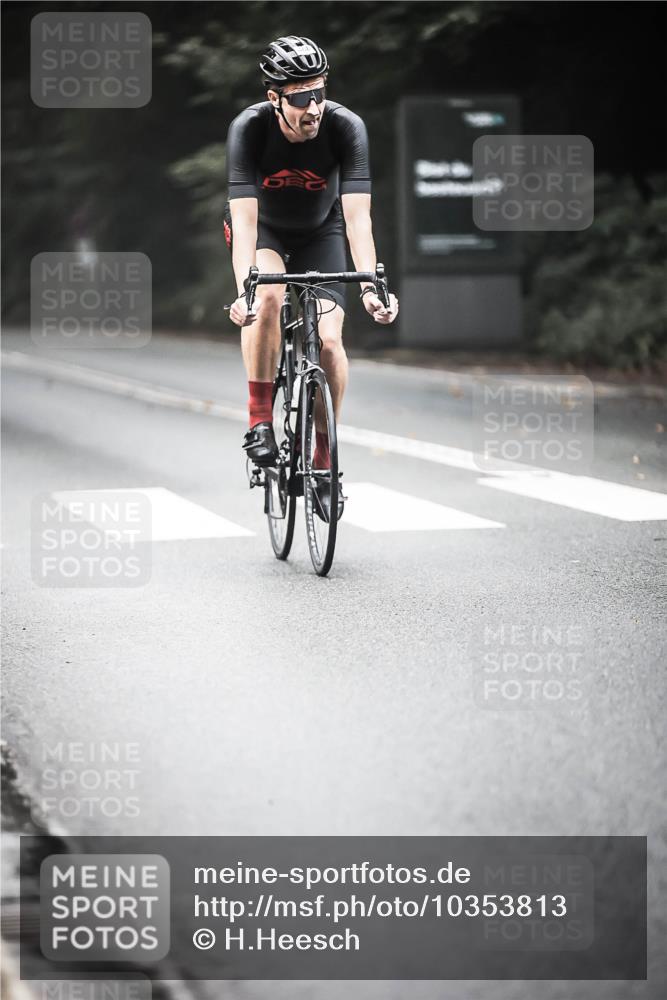 13.09.2026 - Stadtparktriathlon H.Heesch http://msf.ph/oto/10353813 13.09.2026 11:09:01 Radfahren 468, 616, 660, 676 meine-sportfotos.de