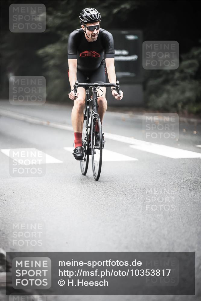 13.09.2026 - Stadtparktriathlon H.Heesch http://msf.ph/oto/10353817 13.09.2026 11:09:01 Radfahren 468, 616, 660, 676 meine-sportfotos.de