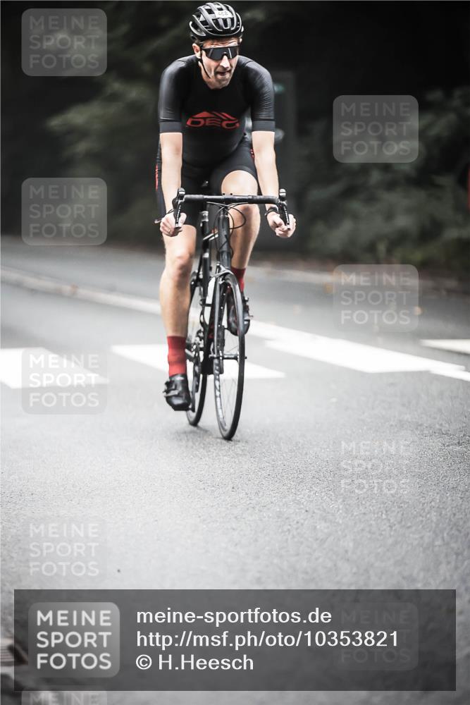 13.09.2026 - Stadtparktriathlon H.Heesch http://msf.ph/oto/10353821 13.09.2026 11:09:01 Radfahren 468, 616, 660, 676 meine-sportfotos.de
