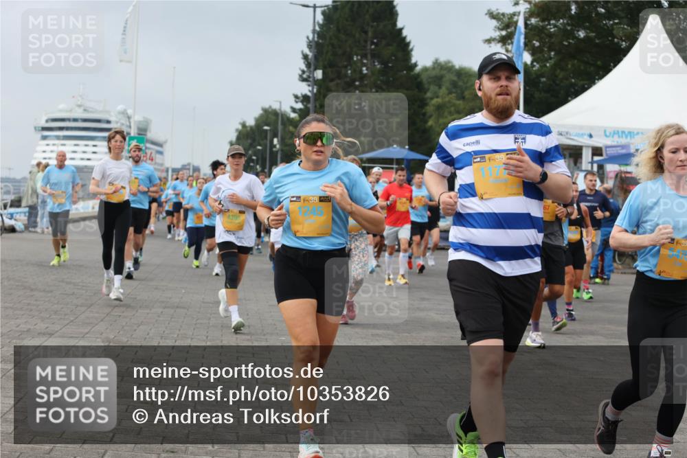 13.09.2026 - Kiel Lauf Andreas Tolksdorf http://msf.ph/oto/10353826 13.09.2026 09:57:21 Kiellinie 2, 4395, 38, 117, 67, 38 meine-sportfotos.de