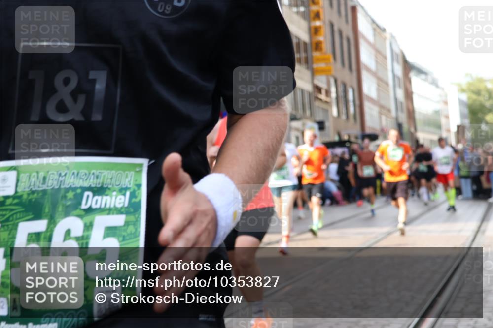 13.09.2026 - 21. swb-Marathon Bremen Strokosch-Dieckow http://msf.ph/oto/10353827 13.09.2026 13:33:07 Ziel 831, 1124, 2283, 2393, 2960, 2980, 3562, 4052, 4219, 4243, 4260, 4492, 4536, 4543, 4565, 5040, 5324, 5560, 5660, 5726, 5790, 5861, 5862, 5914, 6256, 6421, 6597, 6614, 6777, 6844, 6882, 6915, 6997, 7145, 7421, 7467, 7523, 7789, 7863, 8093, 8177, 8501, 8599, 8602, 8691, 9206, 9508, 9616, 9856, 9883, 10114, 13078, 13084, 891, 1532, 2393, 2440, 2638, 2818, 2959, 3167, 3404, 3710, 3773, 3902, 4194, 4233, 4408, 4659, 5009, 5090, 5191, 5324 meine-sportfotos.de