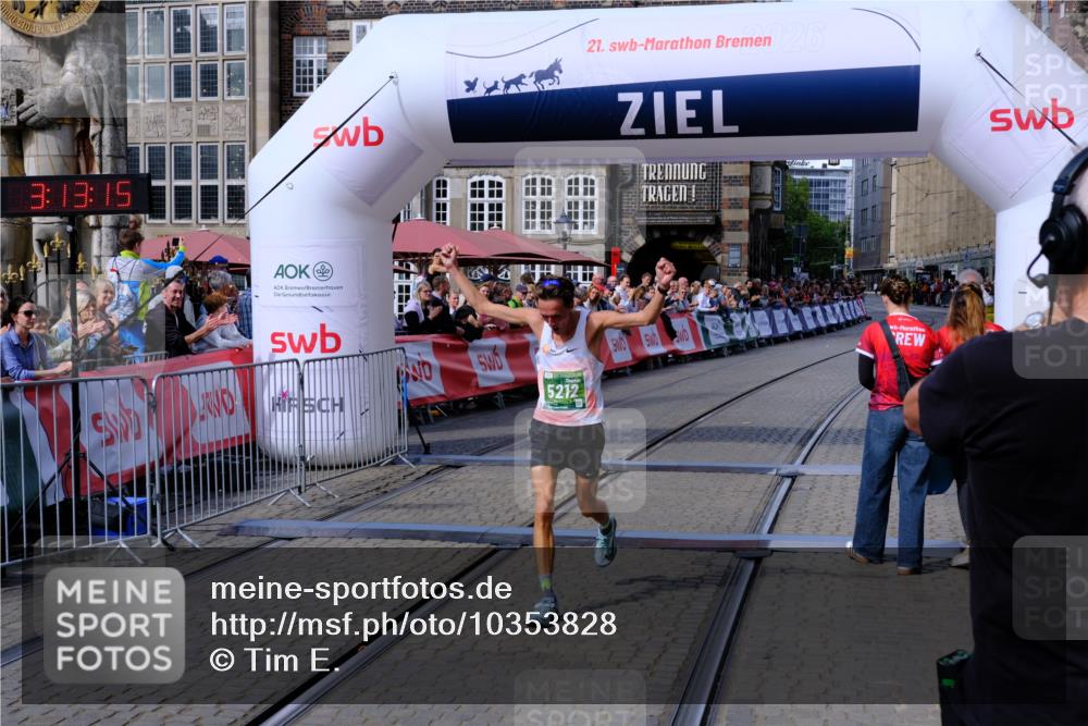 13.09.2026 - 21. swb-Marathon Bremen Tim E. http://msf.ph/oto/10353828 13.09.2026 12:44:04 Ziel 1567, 5212 meine-sportfotos.de