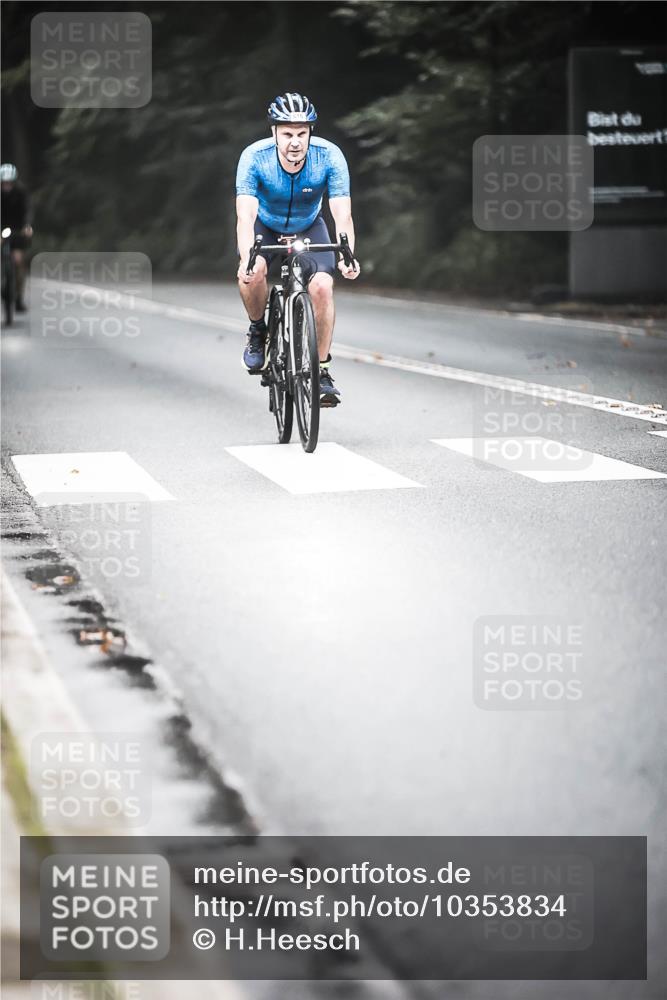 13.09.2026 - Stadtparktriathlon H.Heesch http://msf.ph/oto/10353834 13.09.2026 11:09:03 Radfahren 468, 593, 616 meine-sportfotos.de