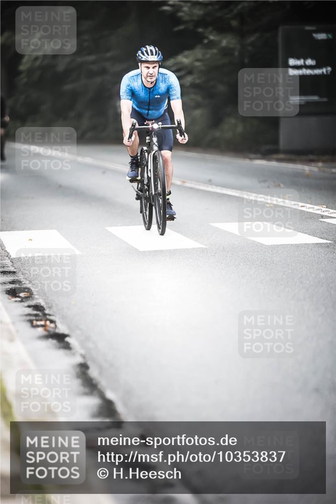 13.09.2026 - Stadtparktriathlon H.Heesch http://msf.ph/oto/10353837 13.09.2026 11:09:03 Radfahren 468, 593, 616 meine-sportfotos.de