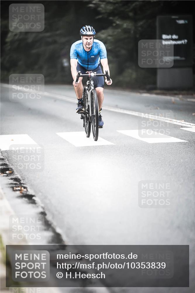 13.09.2026 - Stadtparktriathlon H.Heesch http://msf.ph/oto/10353839 13.09.2026 11:09:03 Radfahren 468, 593, 616 meine-sportfotos.de