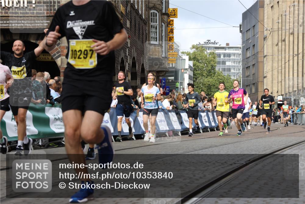 13.09.2026 - 21. swb-Marathon Bremen Strokosch-Dieckow http://msf.ph/oto/10353840 13.09.2026 10:55:47 Ziel 10203, 10256, 10297, 10725, 10788, 10881, 11414, 11466, 11557, 11748, 11862, 11941, 11975, 11977, 12030, 12150, 12218, 12258, 12348, 10298, 10374, 10690, 10703, 11790, 11972, 12061, 12143, 12484, 13565 meine-sportfotos.de