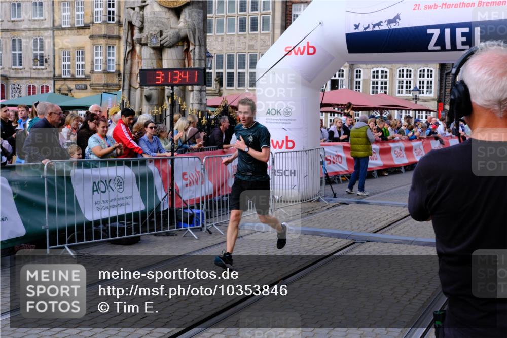 13.09.2026 - 21. swb-Marathon Bremen Tim E. http://msf.ph/oto/10353846 13.09.2026 12:44:30 Ziel 798, 1313, 1490, 2044, 6507 meine-sportfotos.de
