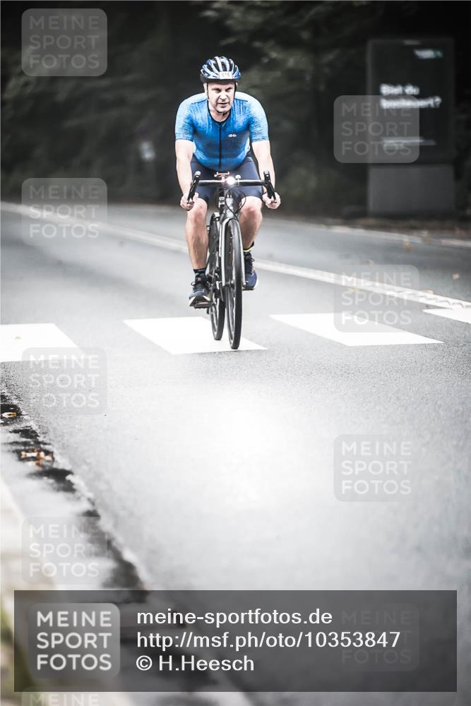13.09.2026 - Stadtparktriathlon H.Heesch http://msf.ph/oto/10353847 13.09.2026 11:09:03 Radfahren 468, 593, 616 meine-sportfotos.de
