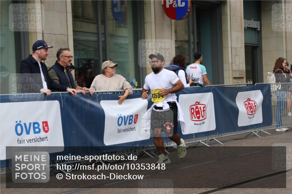 13.09.2026 - 21. swb-Marathon Bremen Strokosch-Dieckow http://msf.ph/oto/10353848 13.09.2026 11:15:19 Ziel 10572, 10900, 11307, 11504, 11778, 11897, 12137, 10325, 10605, 10606, 11424, 11694, 11810, 11990, 12110, 12333 meine-sportfotos.de