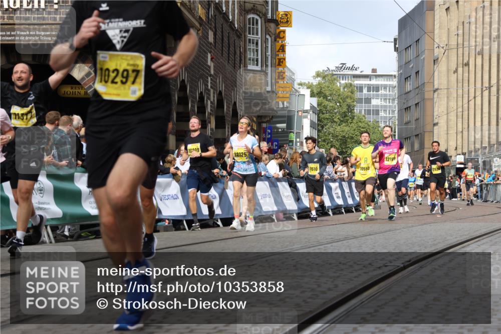 13.09.2026 - 21. swb-Marathon Bremen Strokosch-Dieckow http://msf.ph/oto/10353858 13.09.2026 10:55:47 Ziel 10203, 10256, 10297, 10725, 10788, 10881, 11414, 11466, 11557, 11748, 11862, 11941, 11975, 11977, 12030, 12150, 12218, 12258, 12348, 10298, 10374, 10690, 10703, 11790, 11972, 12061, 12143, 12484, 13565 meine-sportfotos.de