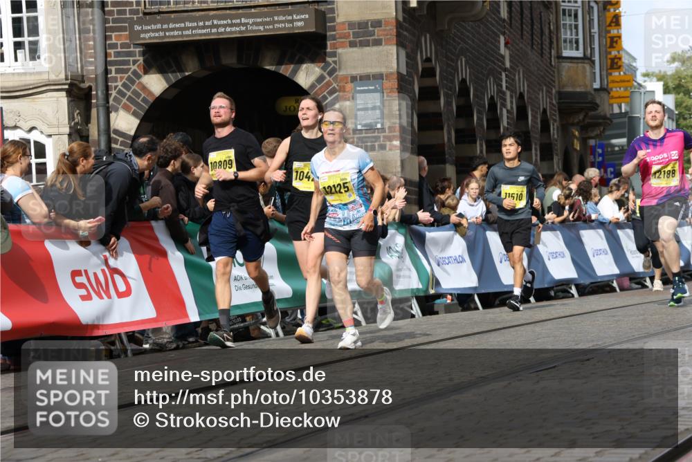 13.09.2026 - 21. swb-Marathon Bremen Strokosch-Dieckow http://msf.ph/oto/10353878 13.09.2026 10:55:49 Ziel 10203, 10256, 10297, 10379, 10529, 10725, 10788, 10881, 11377, 11414, 11557, 11748, 11862, 11941, 11975, 11977, 12030, 12150, 12218, 12258, 12348, 10298, 10690, 10703, 11790, 11972, 12061, 12143, 12484, 13565 meine-sportfotos.de