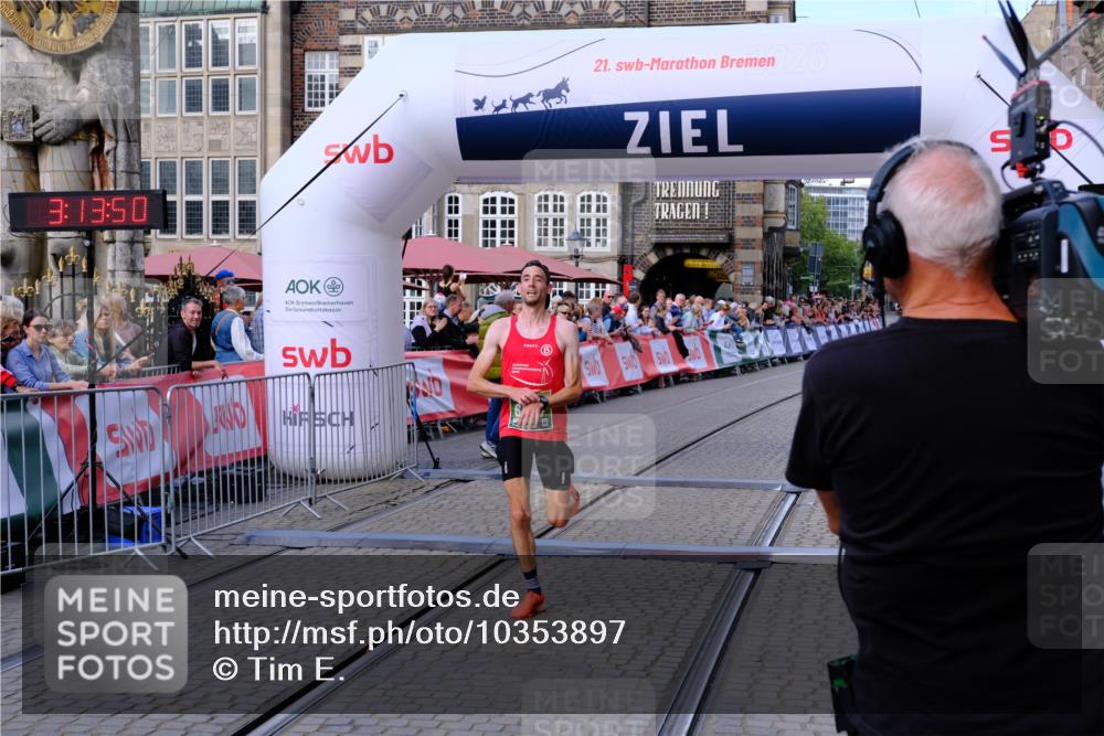 13.09.2026 - 21. swb-Marathon Bremen Tim E. http://msf.ph/oto/10353897 13.09.2026 12:44:39 Ziel 2044, 6507 meine-sportfotos.de