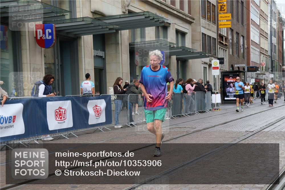 13.09.2026 - 21. swb-Marathon Bremen Strokosch-Dieckow http://msf.ph/oto/10353906 13.09.2026 11:15:20 Ziel 10572, 10900, 11307, 11504, 11778, 11897, 12137, 10325, 10606, 11424, 11694, 11810, 11990, 12110, 12333 meine-sportfotos.de