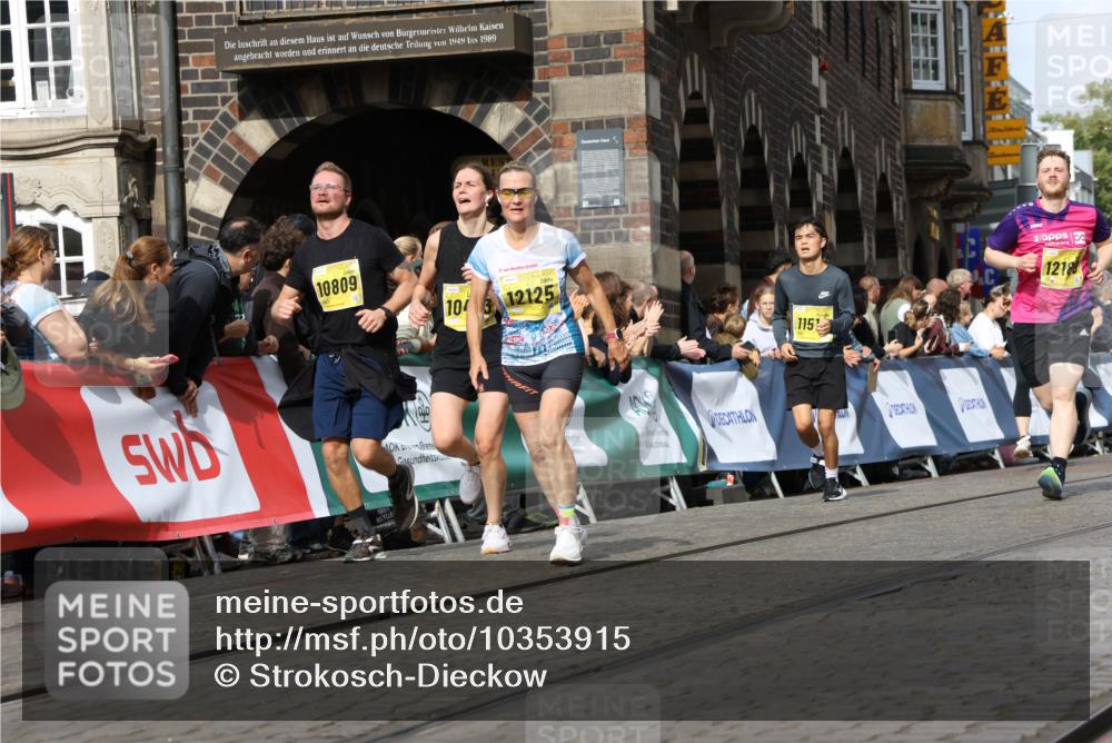 13.09.2026 - 21. swb-Marathon Bremen Strokosch-Dieckow http://msf.ph/oto/10353915 13.09.2026 10:55:49 Ziel 10203, 10256, 10297, 10379, 10529, 10725, 10788, 10881, 11377, 11414, 11557, 11748, 11862, 11941, 11975, 11977, 12030, 12150, 12218, 12258, 12348, 10298, 10690, 10703, 11790, 11972, 12061, 12143, 12484, 13565 meine-sportfotos.de