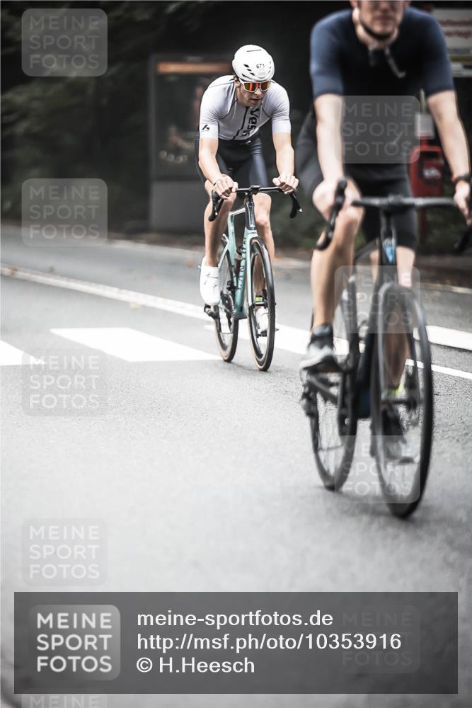 13.09.2026 - Stadtparktriathlon H.Heesch http://msf.ph/oto/10353916 13.09.2026 11:09:10 Radfahren 593, 616, 625, 671 meine-sportfotos.de
