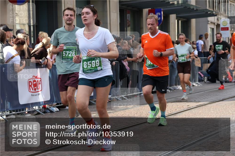 13.09.2026 - 21. swb-Marathon Bremen Strokosch-Dieckow http://msf.ph/oto/10353919 13.09.2026 13:33:09 Ziel 831, 930, 1124, 2283, 2960, 2980, 3562, 4052, 4219, 4243, 4260, 4492, 4536, 4543, 4565, 5040, 5560, 5660, 5726, 5790, 5861, 5862, 5914, 6256, 6421, 6538, 6597, 6614, 6777, 6844, 6882, 6915, 6997, 7145, 7421, 7467, 7523, 7633, 7789, 7863, 8093, 8177, 8501, 8599, 8602, 8691, 9206, 9508, 9616, 9856, 9883, 10114, 13078, 13084, 891, 1532, 2393, 2440, 2638, 2818, 2959, 3167, 3404, 3710, 3773, 3902, 4194, 4233, 4260, 4408, 4659, 5090, 5191, 5324 meine-sportfotos.de