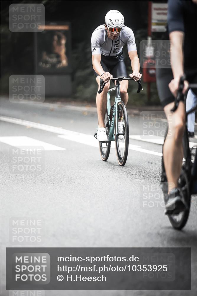 13.09.2026 - Stadtparktriathlon H.Heesch http://msf.ph/oto/10353925 13.09.2026 11:09:10 Radfahren 593, 616, 625, 671 meine-sportfotos.de