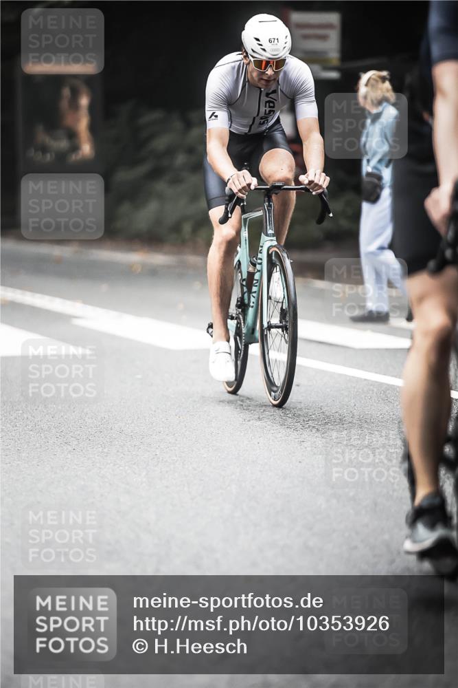 13.09.2026 - Stadtparktriathlon H.Heesch http://msf.ph/oto/10353926 13.09.2026 11:09:11 Radfahren 593, 625, 671 meine-sportfotos.de