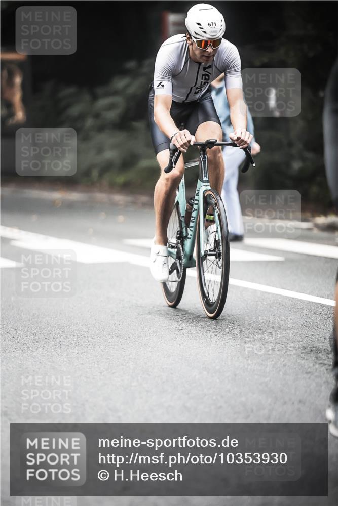 13.09.2026 - Stadtparktriathlon H.Heesch http://msf.ph/oto/10353930 13.09.2026 11:09:11 Radfahren 593, 625, 671 meine-sportfotos.de