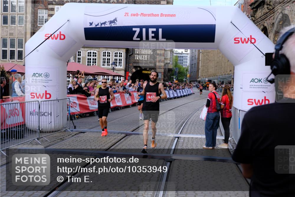 13.09.2026 - 21. swb-Marathon Bremen Tim E. http://msf.ph/oto/10353949 13.09.2026 12:44:54 Ziel 289 meine-sportfotos.de