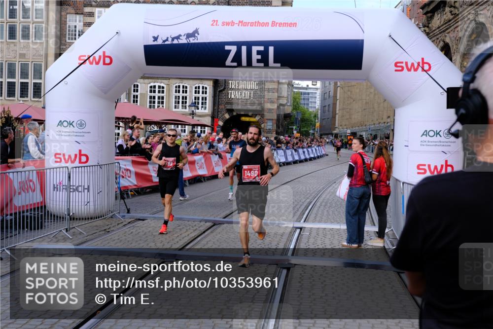 13.09.2026 - 21. swb-Marathon Bremen Tim E. http://msf.ph/oto/10353961 13.09.2026 12:44:54 Ziel 289 meine-sportfotos.de
