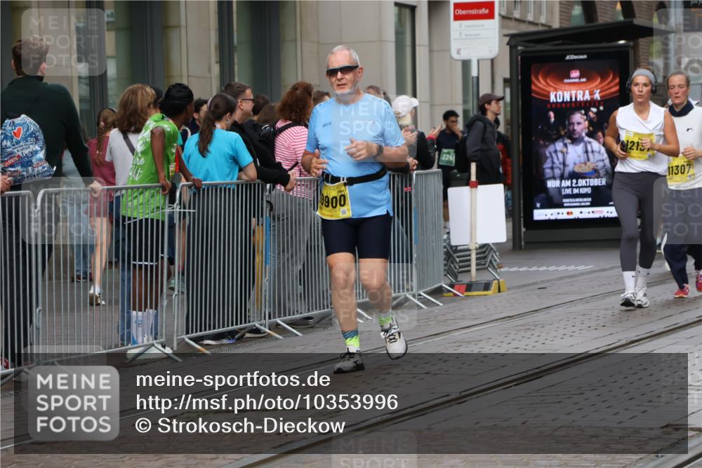 13.09.2026 - 21. swb-Marathon Bremen Strokosch-Dieckow http://msf.ph/oto/10353996 13.09.2026 11:15:25 Ziel 10572, 10900, 11307, 11504, 11778, 11897, 11940, 12137, 10606, 11424, 11694, 11990 meine-sportfotos.de
