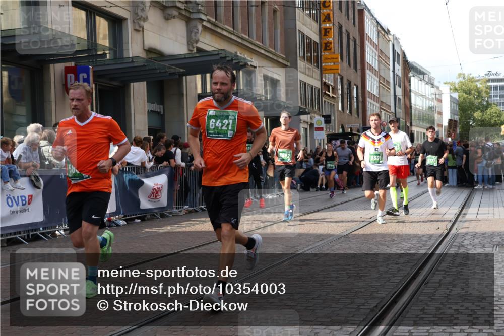 13.09.2026 - 21. swb-Marathon Bremen Strokosch-Dieckow http://msf.ph/oto/10354003 13.09.2026 13:33:10 Ziel 831, 930, 1124, 2283, 2960, 2980, 3201, 3562, 4052, 4219, 4243, 4492, 4536, 4543, 4565, 5040, 5560, 5660, 5726, 5790, 5861, 5862, 5914, 6256, 6421, 6538, 6597, 6614, 6777, 6844, 6882, 6915, 6997, 7145, 7421, 7467, 7523, 7633, 7652, 7789, 7863, 8093, 8177, 8501, 8599, 8602, 8691, 9206, 9508, 9616, 9856, 9883, 10114, 13078, 13084, 891, 1532, 2393, 2440, 2638, 2818, 2959, 3167, 3404, 3710, 3773, 3902, 4194, 4233, 4260, 4408, 4659, 5090, 5191, 5324 meine-sportfotos.de