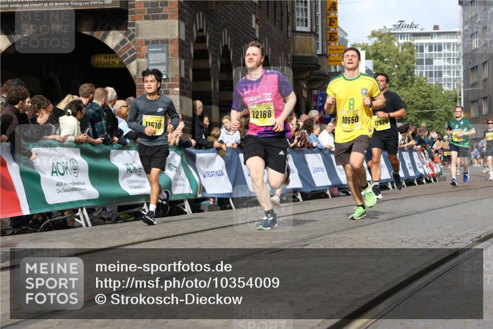 13.09.2026 - 21. swb-Marathon Bremen Strokosch-Dieckow http://msf.ph/oto/10354009 13.09.2026 10:55:50 Ziel 10203, 10256, 10297, 10379, 10529, 10725, 10788, 10881, 11377, 11414, 11557, 11748, 11862, 11941, 11975, 11977, 12030, 12150, 12218, 12258, 12348, 10298, 10690, 10703, 11790, 11972, 12061, 12143, 12484, 13565 meine-sportfotos.de