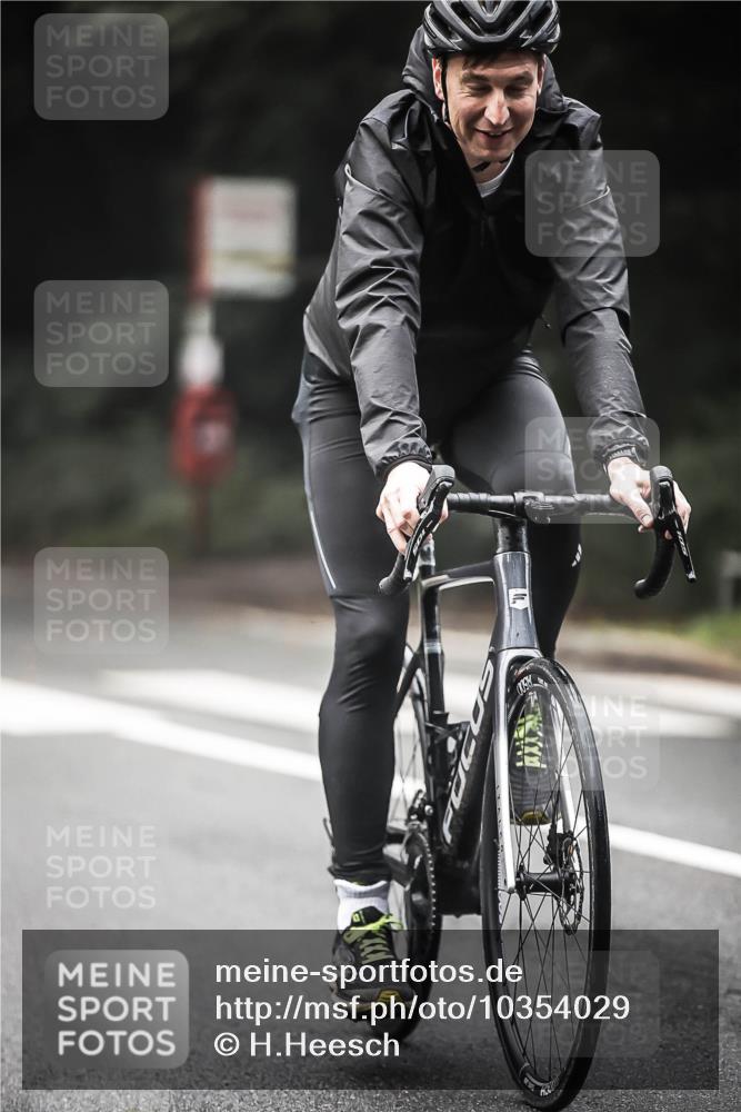 13.09.2026 - Stadtparktriathlon H.Heesch http://msf.ph/oto/10354029 13.09.2026 11:09:24 Radfahren 275, 497, 531, 640, 1797 meine-sportfotos.de