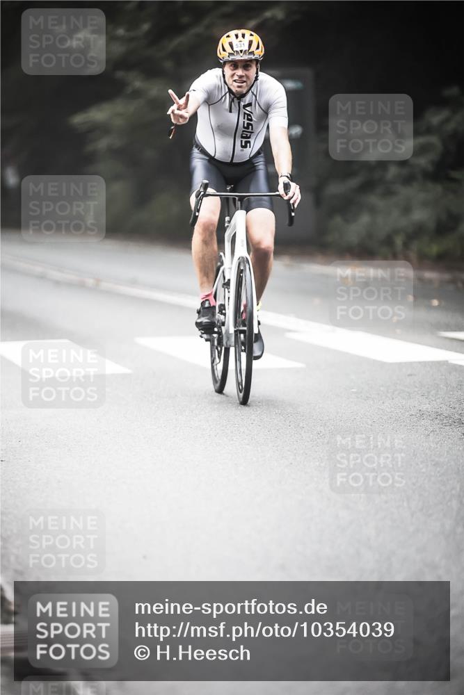 13.09.2026 - Stadtparktriathlon H.Heesch http://msf.ph/oto/10354039 13.09.2026 11:09:28 Radfahren 531, 647, 657, 1797 meine-sportfotos.de