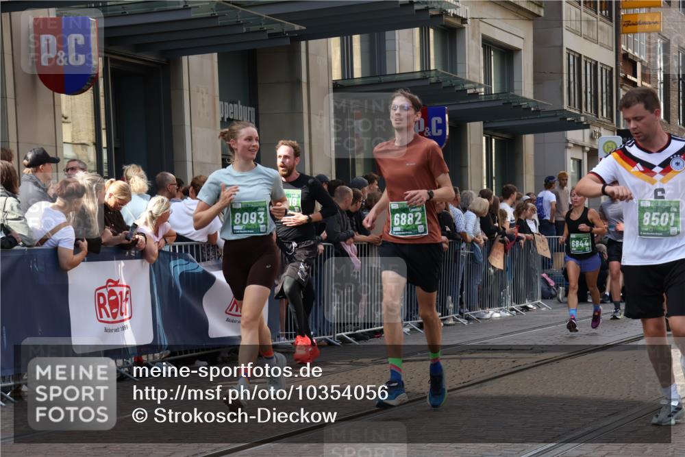 13.09.2026 - 21. swb-Marathon Bremen Strokosch-Dieckow http://msf.ph/oto/10354056 13.09.2026 13:33:11 Ziel 831, 930, 1124, 2283, 2872, 2960, 2980, 3201, 3562, 4052, 4219, 4243, 4492, 4536, 4543, 4565, 5040, 5560, 5660, 5726, 5790, 5861, 5862, 5914, 6256, 6421, 6538, 6597, 6614, 6777, 6844, 6882, 6915, 6997, 7145, 7421, 7523, 7633, 7652, 7789, 7863, 8093, 8177, 8501, 8599, 8602, 8691, 9206, 9390, 9508, 9616, 9856, 9883, 10114, 13078, 13084, 891, 1532, 2393, 2440, 2638, 2818, 2959, 3167, 3404, 3710, 3773, 3902, 4194, 4233, 4260, 4408, 4659, 5090, 5191, 5324 meine-sportfotos.de