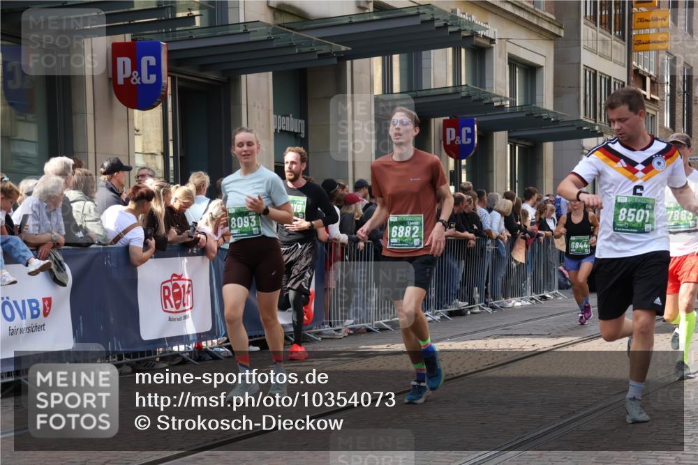 13.09.2026 - 21. swb-Marathon Bremen Strokosch-Dieckow http://msf.ph/oto/10354073 13.09.2026 13:33:11 Ziel 831, 930, 1124, 2283, 2872, 2960, 2980, 3201, 3562, 4052, 4219, 4243, 4492, 4536, 4543, 4565, 5040, 5560, 5660, 5726, 5790, 5861, 5862, 5914, 6256, 6421, 6538, 6597, 6614, 6777, 6844, 6882, 6915, 6997, 7145, 7421, 7523, 7633, 7652, 7789, 7863, 8093, 8177, 8501, 8599, 8602, 8691, 9206, 9390, 9508, 9616, 9856, 9883, 10114, 13078, 13084, 891, 1532, 2393, 2440, 2638, 2818, 2959, 3167, 3404, 3710, 3773, 3902, 4194, 4233, 4260, 4408, 4659, 5090, 5191, 5324 meine-sportfotos.de