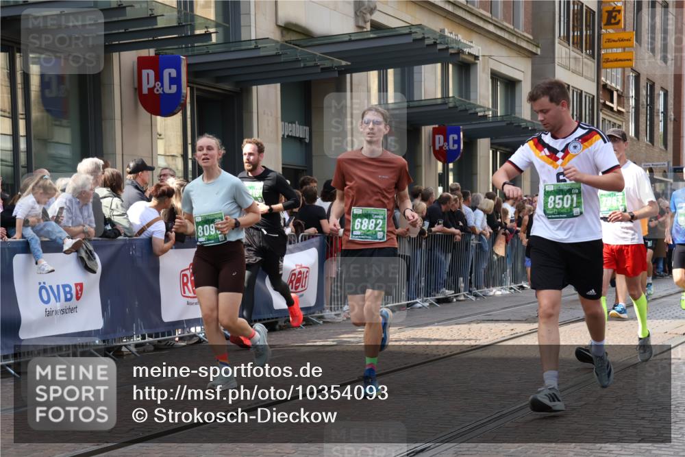 13.09.2026 - 21. swb-Marathon Bremen Strokosch-Dieckow http://msf.ph/oto/10354093 13.09.2026 13:33:12 Ziel 831, 930, 1124, 2283, 2872, 2960, 2980, 3201, 3562, 3761, 4052, 4219, 4243, 4490, 4492, 4536, 4543, 4565, 5040, 5560, 5660, 5726, 5861, 5862, 5914, 6256, 6421, 6538, 6597, 6614, 6777, 6808, 6844, 6882, 6915, 6997, 7145, 7421, 7523, 7633, 7652, 7789, 7863, 8093, 8177, 8501, 8599, 8602, 8691, 9206, 9390, 9508, 9616, 9856, 9883, 10114, 13078, 13084, 891, 1532, 2283, 2393, 2440, 2638, 2818, 2959, 3167, 3404, 3710, 3773, 3902, 4194, 4233, 4260, 4408, 4659, 5090, 5191, 5324 meine-sportfotos.de