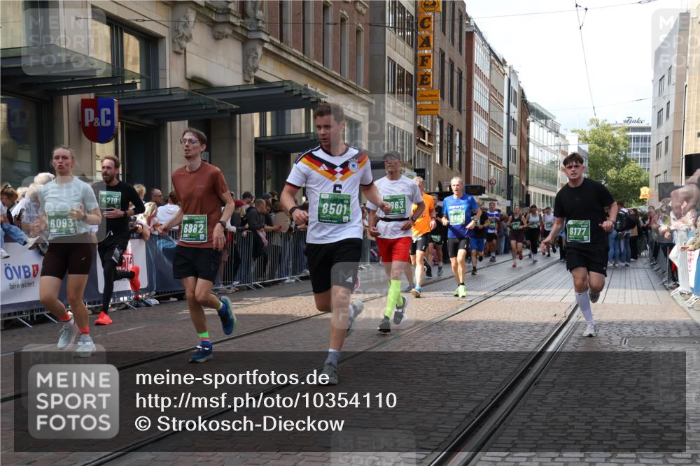 13.09.2026 - 21. swb-Marathon Bremen Strokosch-Dieckow http://msf.ph/oto/10354110 13.09.2026 13:33:12 Ziel 831, 930, 1124, 2283, 2872, 2960, 2980, 3201, 3562, 3761, 4052, 4219, 4243, 4490, 4492, 4536, 4543, 4565, 5040, 5560, 5660, 5726, 5861, 5862, 5914, 6256, 6421, 6538, 6597, 6614, 6777, 6808, 6844, 6882, 6915, 6997, 7145, 7421, 7523, 7633, 7652, 7789, 7863, 8093, 8177, 8501, 8599, 8602, 8691, 9206, 9390, 9508, 9616, 9856, 9883, 10114, 13078, 13084, 891, 1532, 2283, 2393, 2440, 2638, 2818, 2959, 3167, 3404, 3710, 3773, 3902, 4194, 4233, 4260, 4408, 4659, 5090, 5191, 5324 meine-sportfotos.de