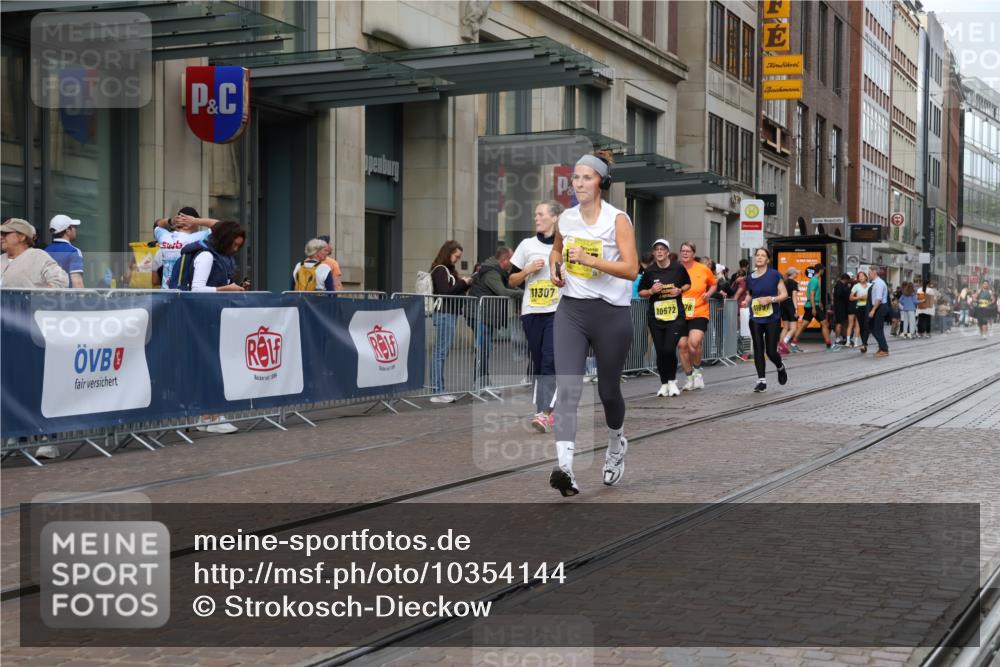 13.09.2026 - 21. swb-Marathon Bremen Strokosch-Dieckow http://msf.ph/oto/10354144 13.09.2026 11:15:32 Ziel 10474, 10572, 10665, 10900, 11217, 11307, 11549, 11613, 11778, 11897, 11940, 12046, 12137, 12306, 10606, 11424, 11504 meine-sportfotos.de