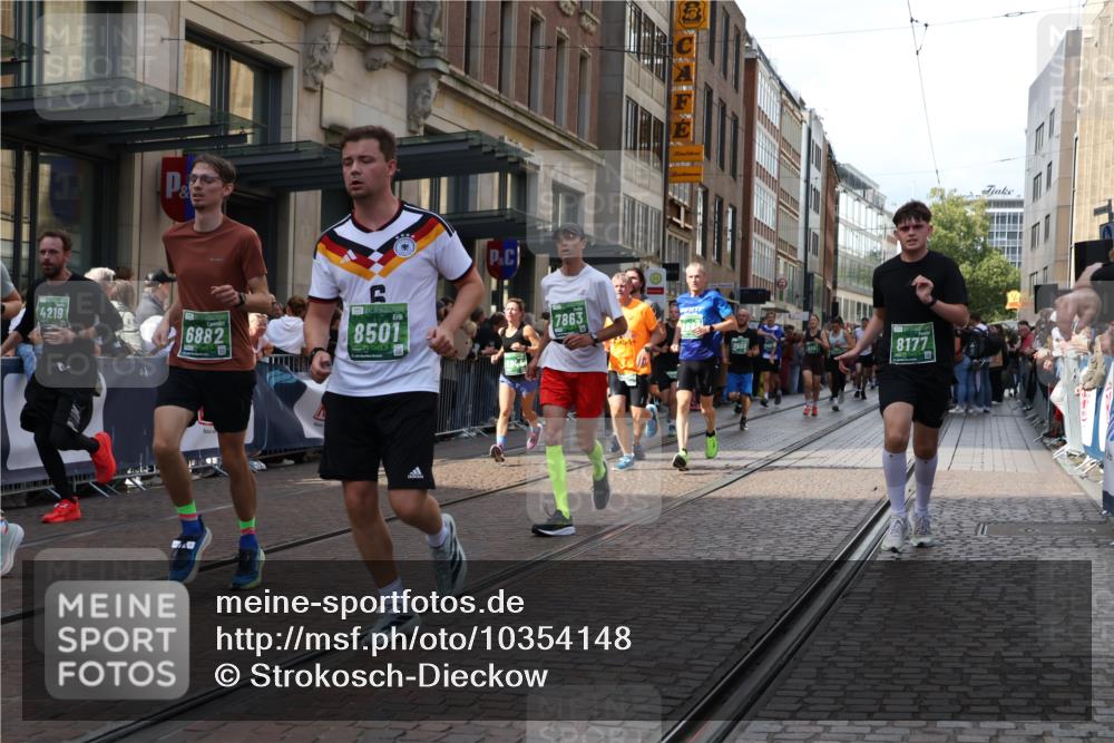 13.09.2026 - 21. swb-Marathon Bremen Strokosch-Dieckow http://msf.ph/oto/10354148 13.09.2026 13:33:12 Ziel 831, 930, 1124, 2283, 2872, 2960, 2980, 3201, 3562, 3761, 4052, 4219, 4243, 4490, 4492, 4536, 4543, 4565, 5040, 5560, 5660, 5726, 5861, 5862, 5914, 6256, 6421, 6538, 6597, 6614, 6777, 6808, 6844, 6882, 6915, 6997, 7145, 7421, 7523, 7633, 7652, 7789, 7863, 8093, 8177, 8501, 8599, 8602, 8691, 9206, 9390, 9508, 9616, 9856, 9883, 10114, 13078, 13084, 891, 1532, 2283, 2393, 2440, 2638, 2818, 2959, 3167, 3404, 3710, 3773, 3902, 4194, 4233, 4260, 4408, 4659, 5090, 5191, 5324 meine-sportfotos.de
