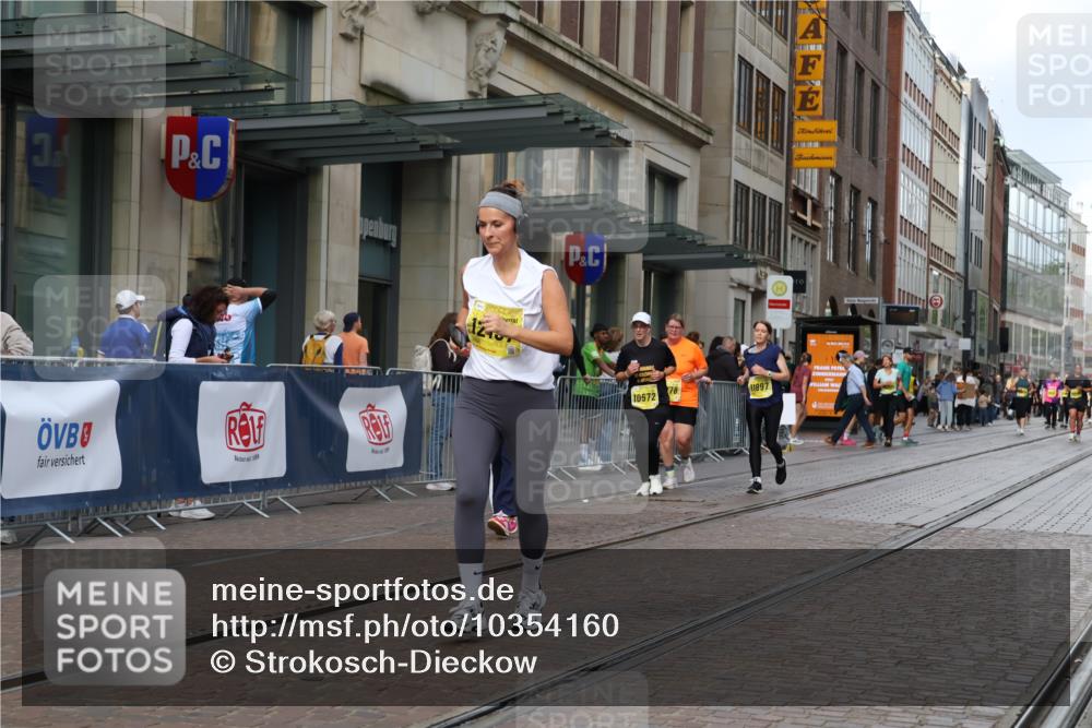 13.09.2026 - 21. swb-Marathon Bremen Strokosch-Dieckow http://msf.ph/oto/10354160 13.09.2026 11:15:33 Ziel 10474, 10572, 10665, 10900, 11217, 11307, 11549, 11613, 11778, 11897, 11940, 12046, 12137, 12306, 10606, 11424, 11504 meine-sportfotos.de