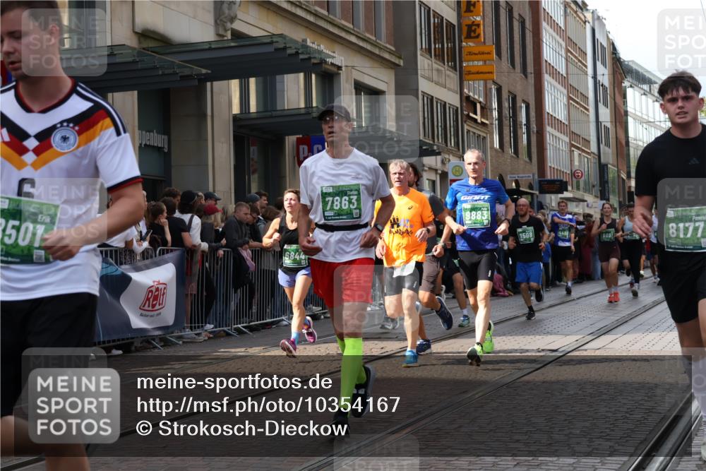 13.09.2026 - 21. swb-Marathon Bremen Strokosch-Dieckow http://msf.ph/oto/10354167 13.09.2026 13:33:13 Ziel 831, 930, 1124, 2405, 2872, 2960, 2980, 3201, 3562, 3761, 4052, 4219, 4243, 4490, 4492, 4536, 4543, 4565, 5040, 5560, 5660, 5726, 5861, 5862, 5914, 6256, 6421, 6538, 6597, 6614, 6777, 6808, 6844, 6882, 6915, 6997, 7145, 7421, 7523, 7633, 7652, 7789, 7863, 8093, 8177, 8501, 8599, 8602, 8691, 9206, 9390, 9508, 9616, 9856, 9883, 10114, 13078, 13084, 891, 1532, 2283, 2393, 2440, 2638, 2818, 2959, 3167, 3404, 3710, 3773, 4194, 4260, 4408, 4659, 5090, 5191, 5324 meine-sportfotos.de