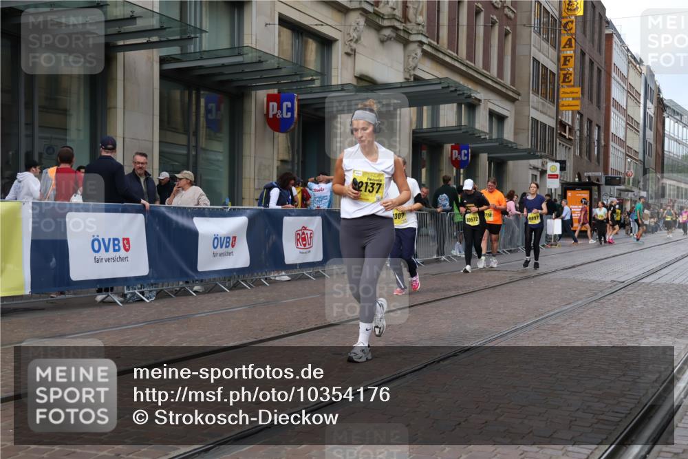 13.09.2026 - 21. swb-Marathon Bremen Strokosch-Dieckow http://msf.ph/oto/10354176 13.09.2026 11:15:34 Ziel 10474, 10572, 10665, 10900, 11217, 11307, 11549, 11613, 11778, 11897, 11940, 12046, 12137, 12306, 10606, 11424, 11504 meine-sportfotos.de