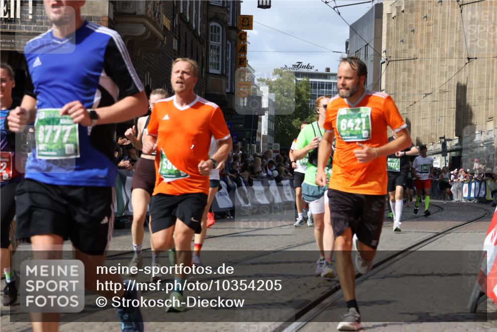 13.09.2026 - 21. swb-Marathon Bremen Strokosch-Dieckow http://msf.ph/oto/10354205 13.09.2026 13:33:23 Ziel 891, 1532, 2393, 2440, 2638, 2818, 2959, 3167, 3404, 3710, 3773, 4194, 4408, 4659, 5090, 5191, 5324, 5395, 5410, 5706, 5749, 5981, 6018, 6941, 7756, 7788, 7830, 8061, 9269, 9292, 9406, 9745, 9829, 10048, 13019, 13028, 13039, 13092, 13093, 13101, 13146, 13164, 13247, 930, 2960, 3562, 4052, 4219, 4543, 5560, 5660, 5726, 6256, 6538, 6597, 6844, 6882, 6997, 7523, 7633, 7863, 8093, 8177, 8501, 8599, 8602, 8691, 9206, 9508, 10114, 13078 meine-sportfotos.de