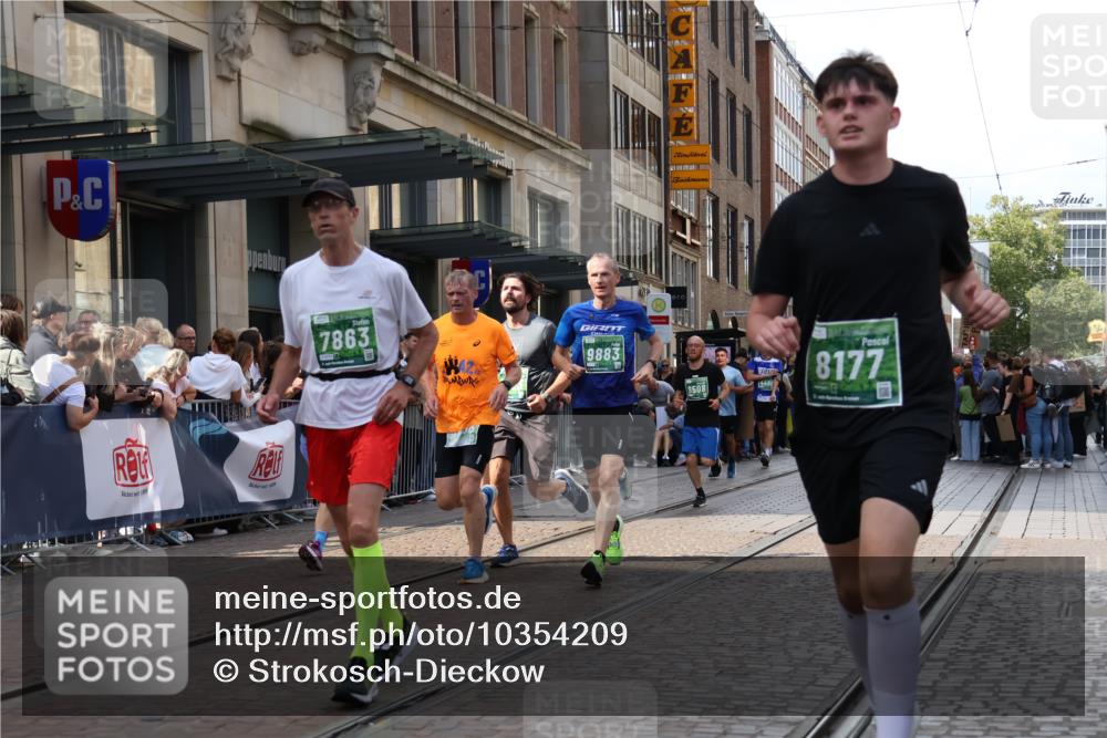13.09.2026 - 21. swb-Marathon Bremen Strokosch-Dieckow http://msf.ph/oto/10354209 13.09.2026 13:33:14 Ziel 831, 930, 1124, 2405, 2872, 2960, 2980, 3201, 3562, 3761, 4052, 4219, 4243, 4490, 4492, 4536, 4543, 4565, 5040, 5560, 5660, 5726, 5861, 5862, 5914, 6256, 6421, 6538, 6597, 6614, 6777, 6808, 6844, 6882, 6915, 6997, 7126, 7145, 7421, 7523, 7633, 7652, 7789, 7832, 7863, 8093, 8177, 8501, 8599, 8602, 8691, 9206, 9390, 9508, 9616, 9856, 9883, 10114, 13078, 13084, 831, 891, 1532, 2283, 2393, 2440, 2818, 2959, 3167, 3404, 3710, 3773, 4194, 4260, 4408, 4659, 5040, 5090, 5191, 5324 meine-sportfotos.de