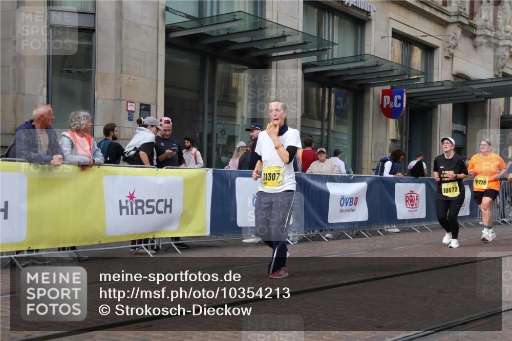13.09.2026 - 21. swb-Marathon Bremen Strokosch-Dieckow http://msf.ph/oto/10354213 13.09.2026 11:15:36 Ziel 10474, 10572, 10665, 10900, 11217, 11307, 11549, 11613, 11778, 11897, 11940, 12046, 12137, 12306, 10606, 11424, 11504 meine-sportfotos.de