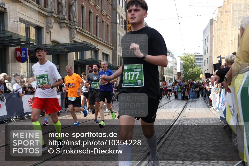 13.09.2026 - 21. swb-Marathon Bremen Strokosch-Dieckow http://msf.ph/oto/10354228 13.09.2026 13:33:14 Ziel 831, 930, 1124, 2405, 2872, 2960, 2980, 3201, 3562, 3761, 4052, 4219, 4243, 4490, 4492, 4536, 4543, 4565, 5040, 5560, 5660, 5726, 5861, 5862, 5914, 6256, 6421, 6538, 6597, 6614, 6777, 6808, 6844, 6882, 6915, 6997, 7126, 7145, 7421, 7523, 7633, 7652, 7789, 7832, 7863, 8093, 8177, 8501, 8599, 8602, 8691, 9206, 9390, 9508, 9616, 9856, 9883, 10114, 13078, 13084, 831, 891, 1532, 2283, 2393, 2440, 2818, 2959, 3167, 3404, 3710, 3773, 4194, 4260, 4408, 4659, 5040, 5090, 5191, 5324 meine-sportfotos.de