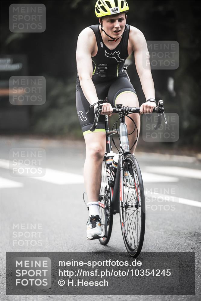 13.09.2026 - Stadtparktriathlon H.Heesch http://msf.ph/oto/10354245 13.09.2026 11:09:40 Radfahren 487, 657, 703, 708, 1798 meine-sportfotos.de