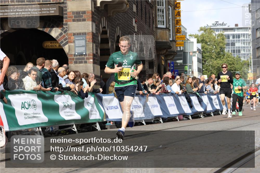 13.09.2026 - 21. swb-Marathon Bremen Strokosch-Dieckow http://msf.ph/oto/10354247 13.09.2026 10:55:56 Ziel 10203, 10243, 10256, 10297, 10379, 10423, 10529, 10550, 10788, 10809, 10881, 10952, 11377, 11414, 11510, 11557, 11748, 11862, 11941, 11975, 11977, 12030, 12125, 12150, 12188, 12348, 10246, 10298, 10365, 10690, 10949, 10957, 10960, 11219, 11782, 11790, 11972, 12061, 12476, 13565 meine-sportfotos.de