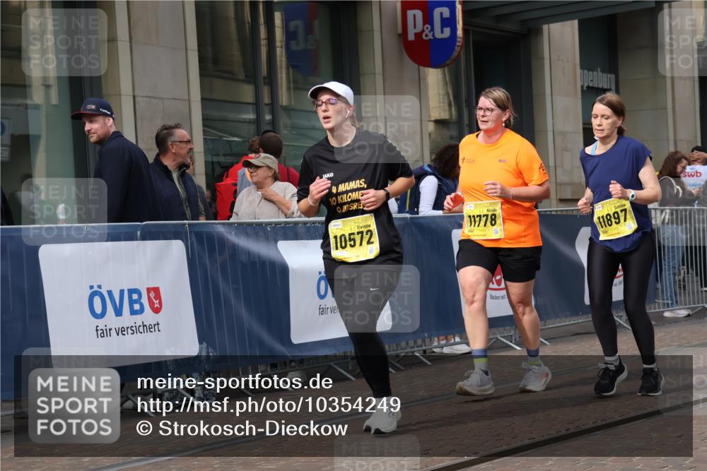 13.09.2026 - 21. swb-Marathon Bremen Strokosch-Dieckow http://msf.ph/oto/10354249 13.09.2026 11:15:37 Ziel 10474, 10572, 10665, 10900, 11217, 11307, 11549, 11613, 11778, 11897, 11940, 12046, 12137, 12306, 10606, 11424, 11504, 12137 meine-sportfotos.de